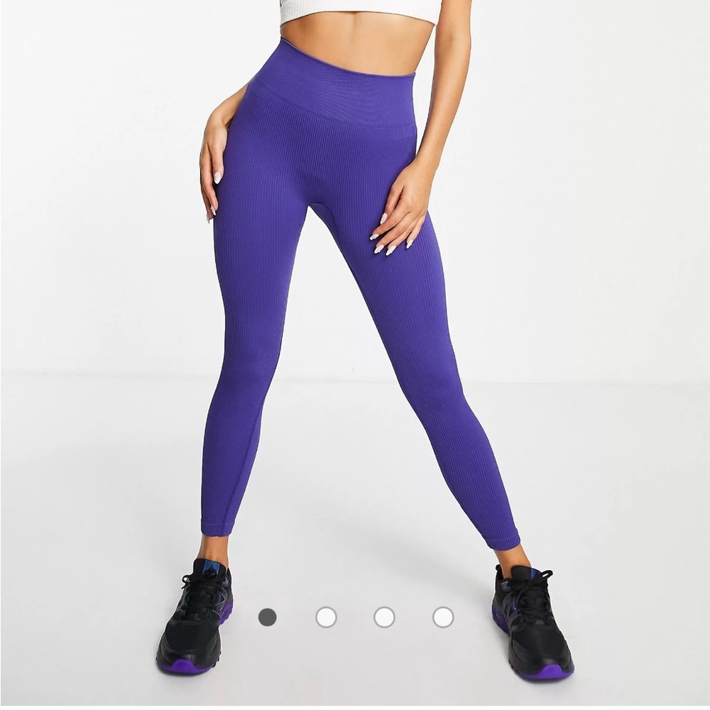 Hoxton Haus seamless purple medium gym leggings